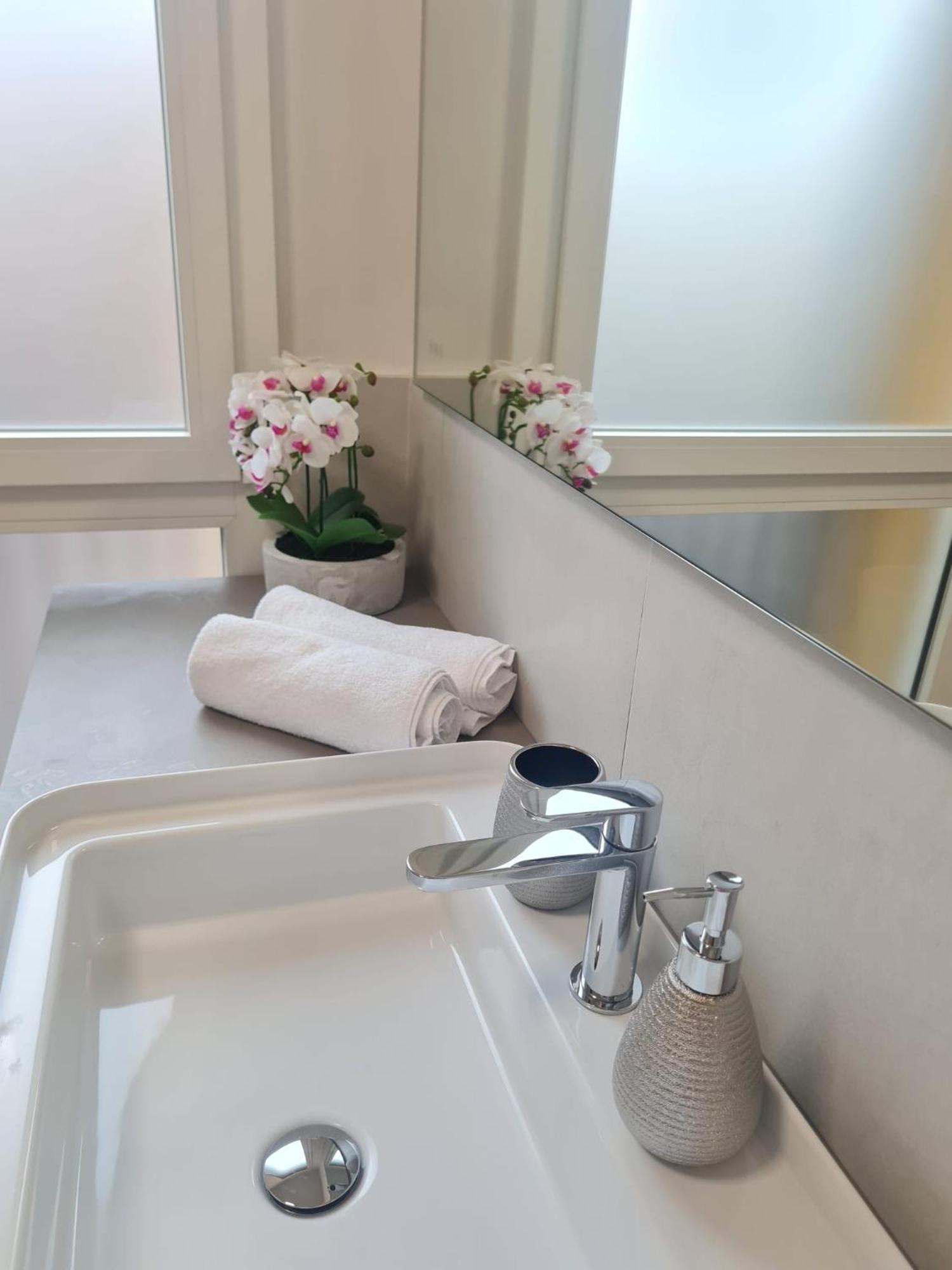 Nel Sole Business Apartment Bologna Exterior photo